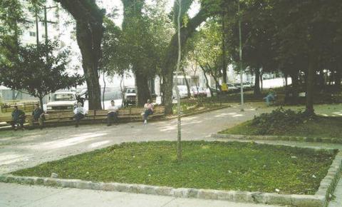 Praça Benedito Calixto é adotada